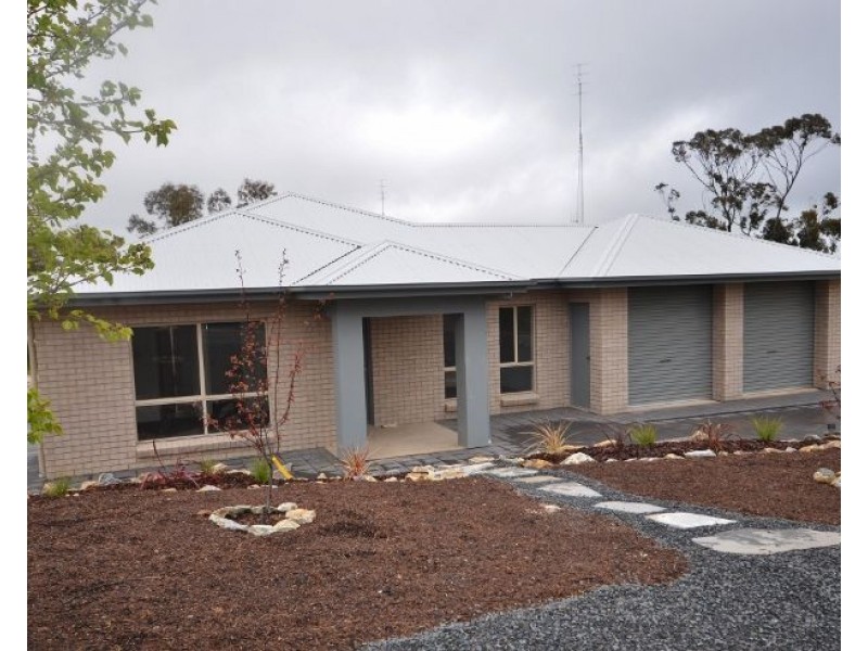 35 Heath Drive, Clare SA 5453