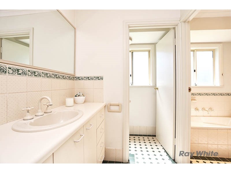 22 Beare Street, Clare SA 5453