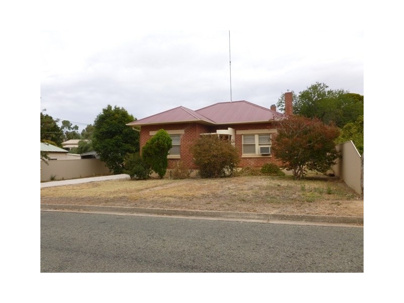 8 Guilford Street, Clare SA 5453