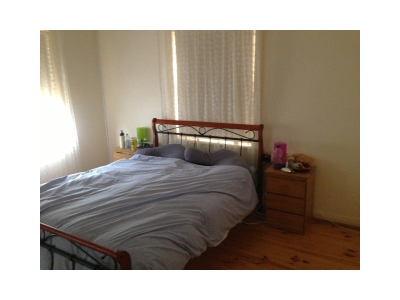 8 Guilford Street, Clare SA 5453