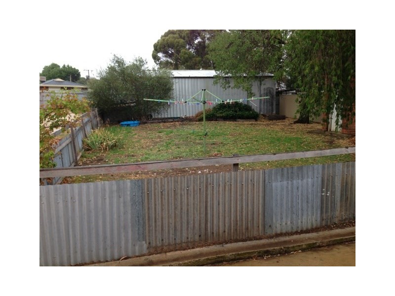 8 Guilford Street, Clare SA 5453