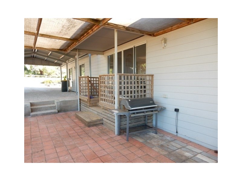 28 Clinton Road, Maitland SA 5573