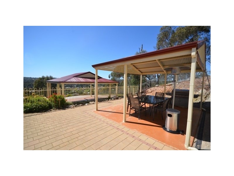 14 Michael Court, Clare SA 5453