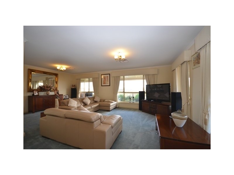 14 Michael Court, Clare SA 5453