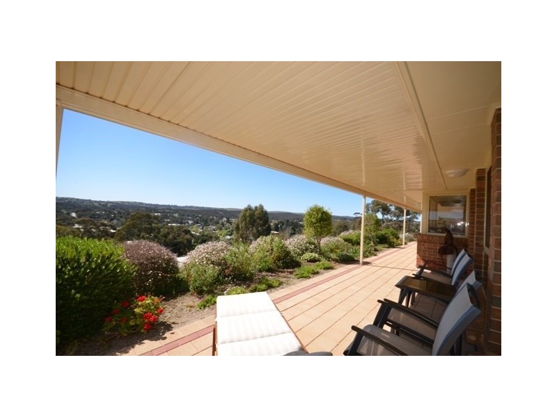 14 Michael Court, Clare SA 5453