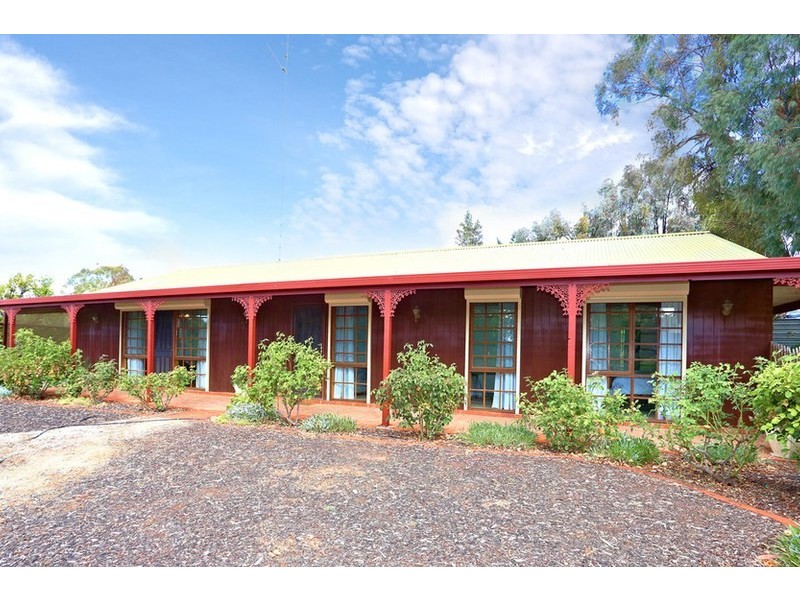 3 Sunnyside Road, Clare SA 5453