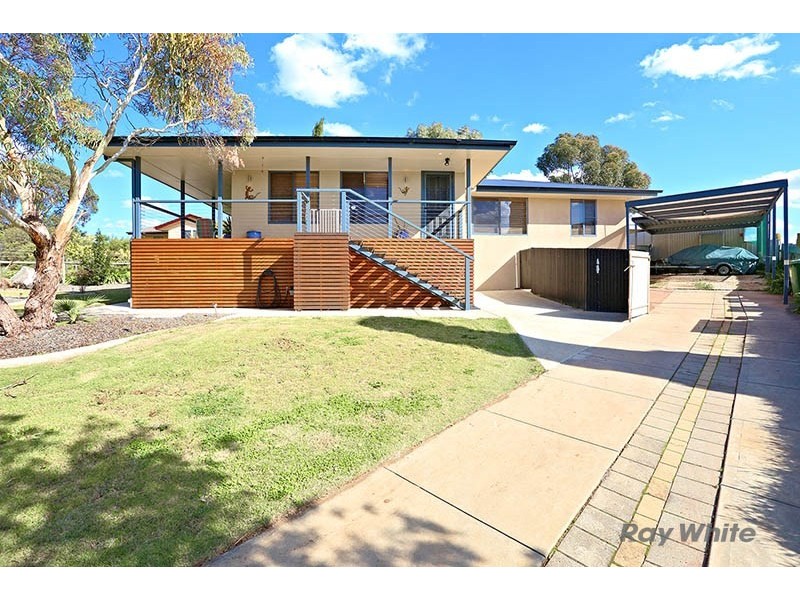 8 Newton Long Drive, Clare SA 5453
