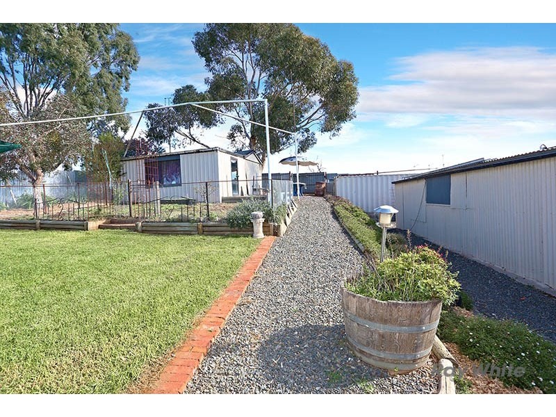 8 Newton Long Drive, Clare SA 5453