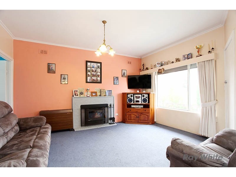 10 Beare Street, Clare SA 5453