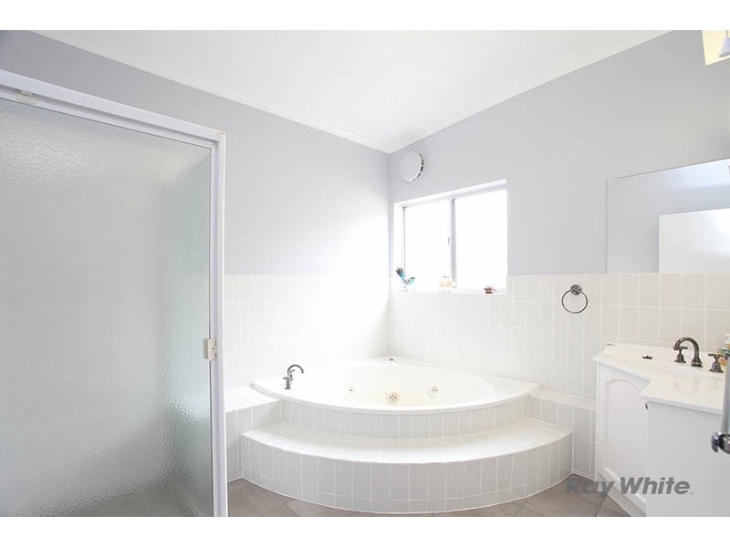 10 Beare Street, Clare SA 5453