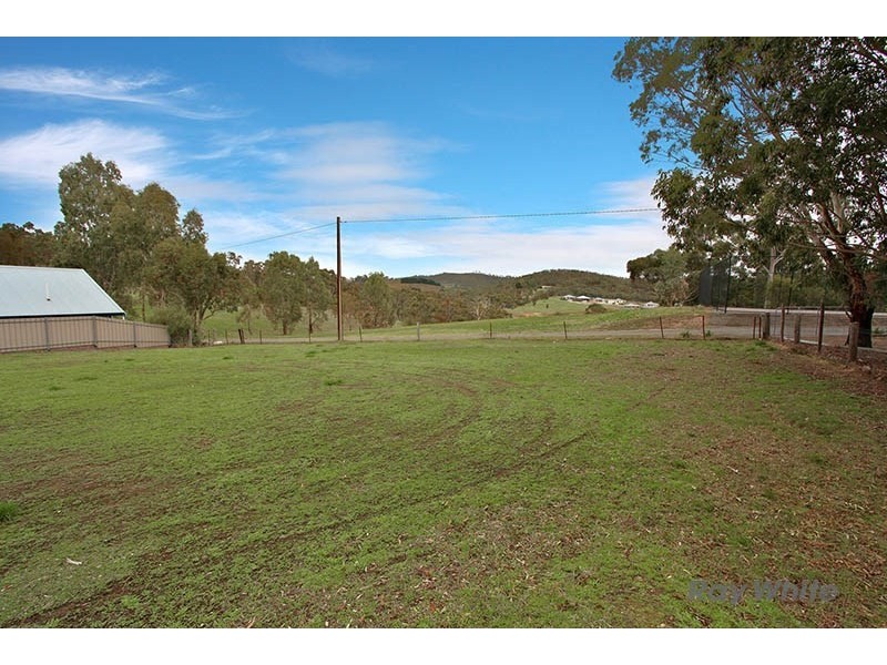 10 Beare Street, Clare SA 5453