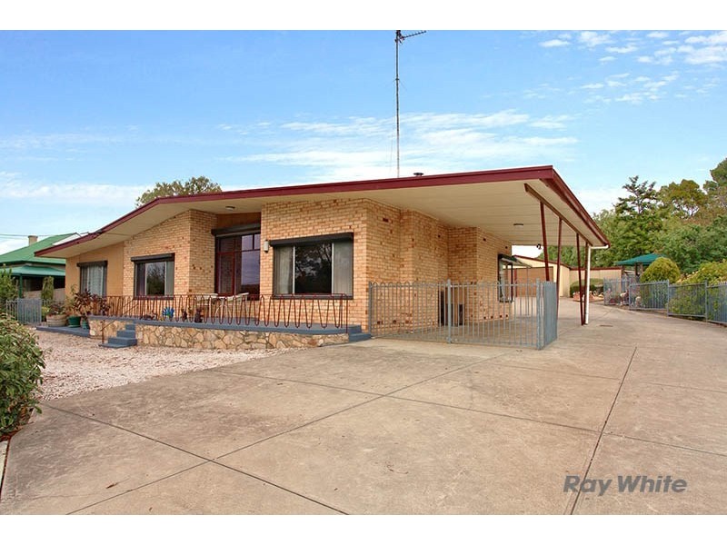 10 Beare Street, Clare SA 5453