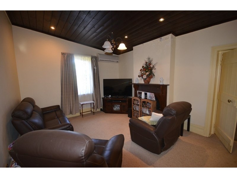 8 West Street, Burra SA 5417