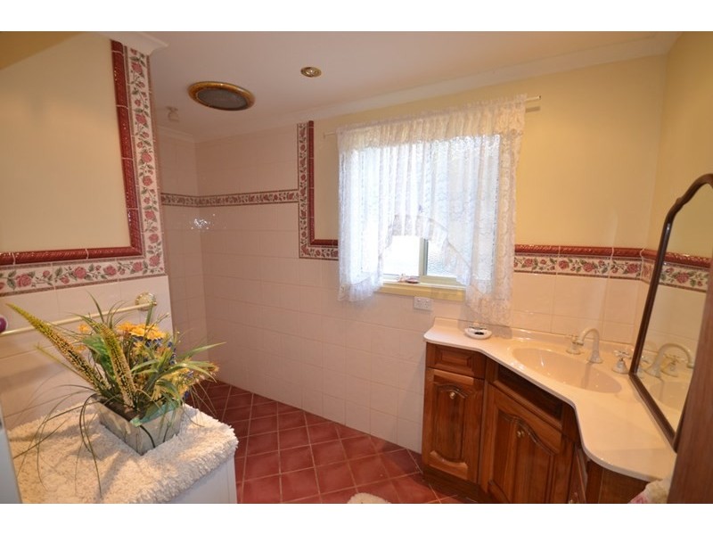 8 West Street, Burra SA 5417