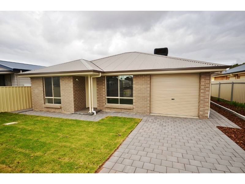 17 Cairns Crescent, Riverton SA 5412