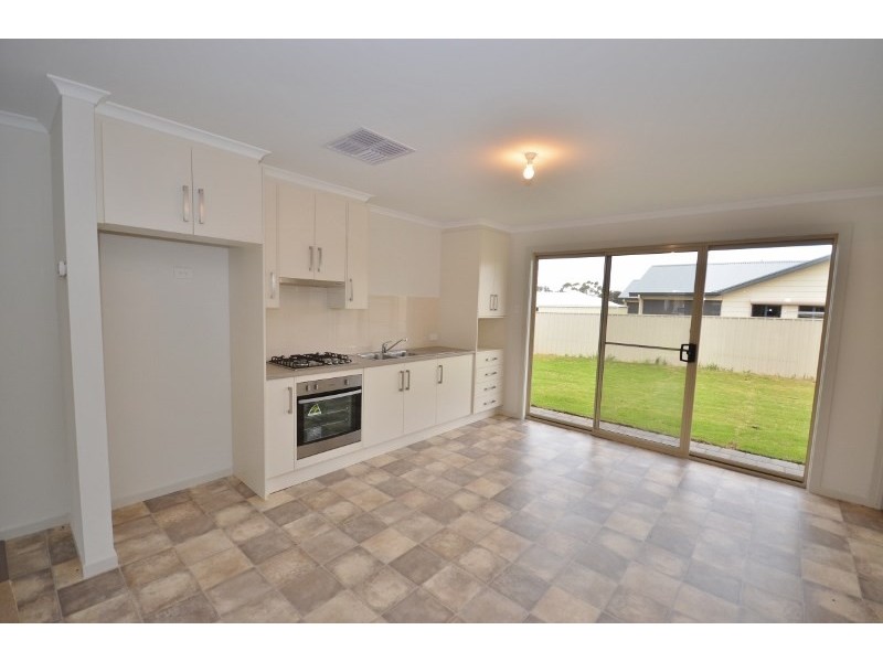 17 Cairns Crescent, Riverton SA 5412