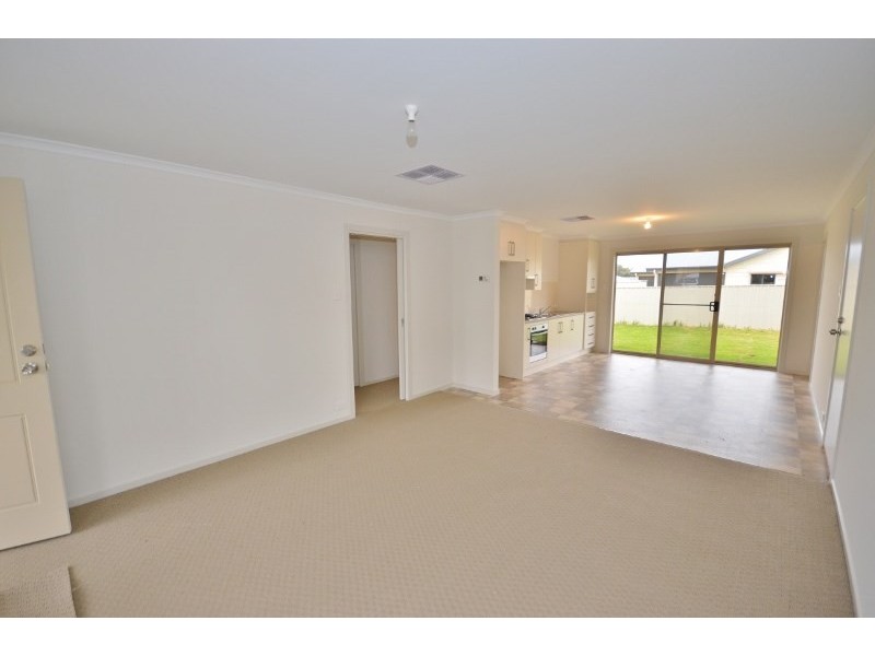 17 Cairns Crescent, Riverton SA 5412