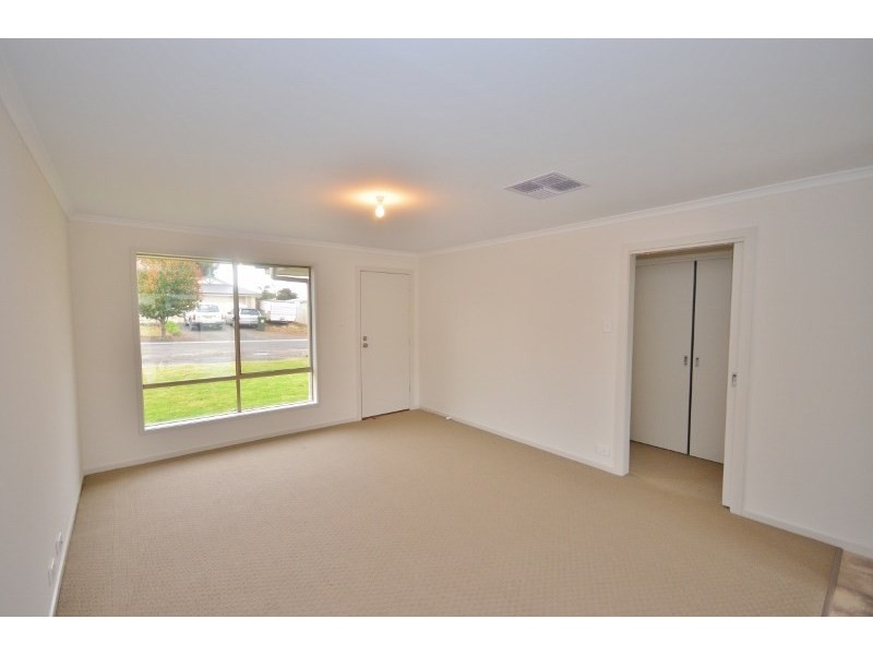 17 Cairns Crescent, Riverton SA 5412