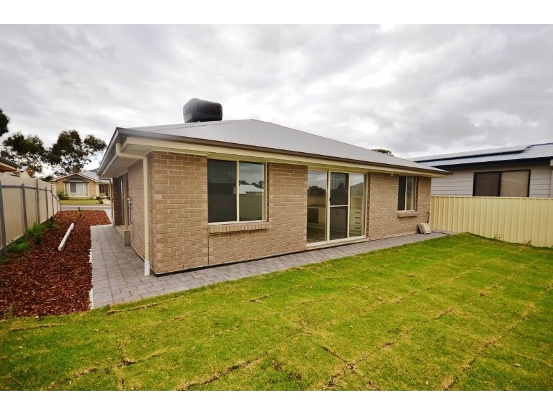 17 Cairns Crescent, Riverton SA 5412