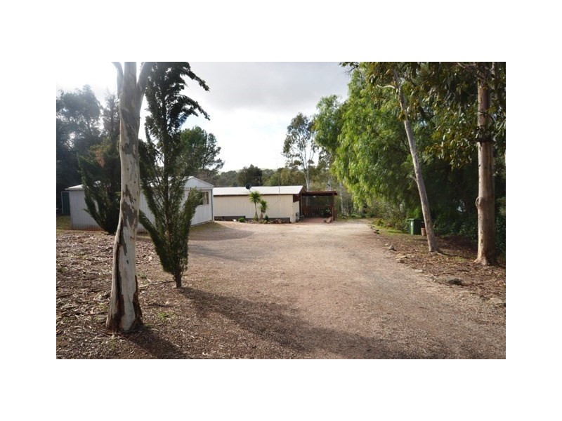 5 Commercial Road, Watervale SA 5452