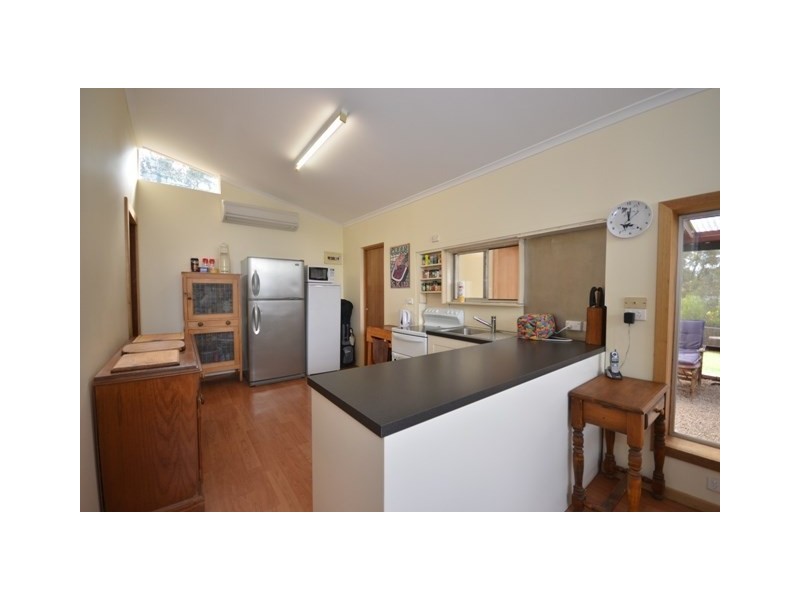 5 Commercial Road, Watervale SA 5452