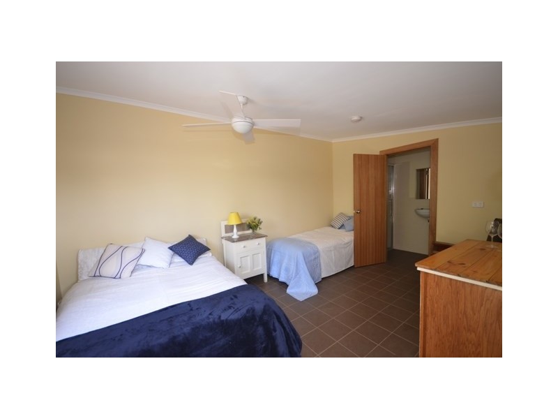 5 Commercial Road, Watervale SA 5452