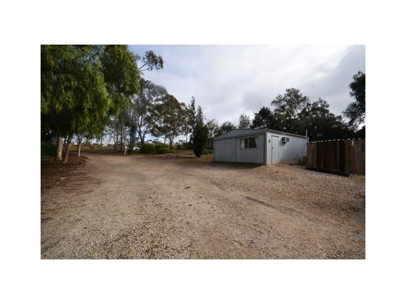 5 Commercial Road, Watervale SA 5452