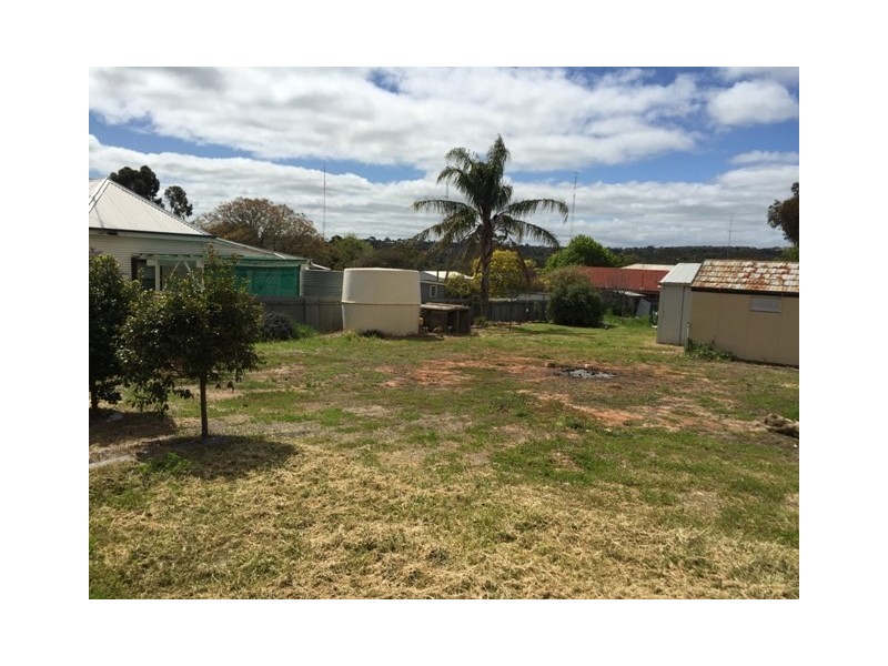 12 West Terrace, Clare SA 5453