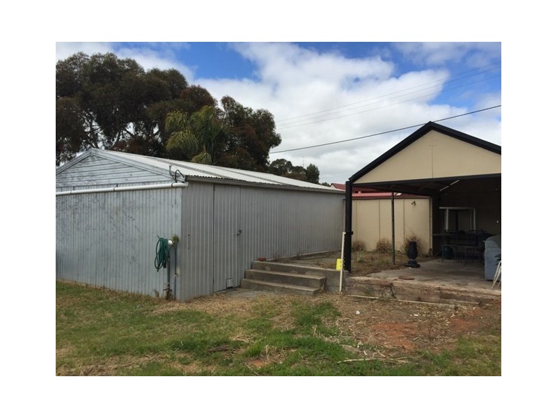 12 West Terrace, Clare SA 5453