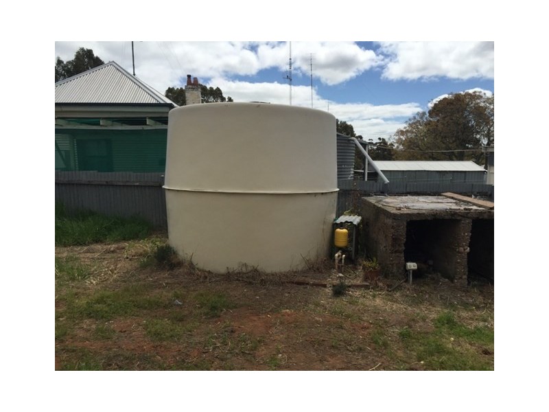 12 West Terrace, Clare SA 5453