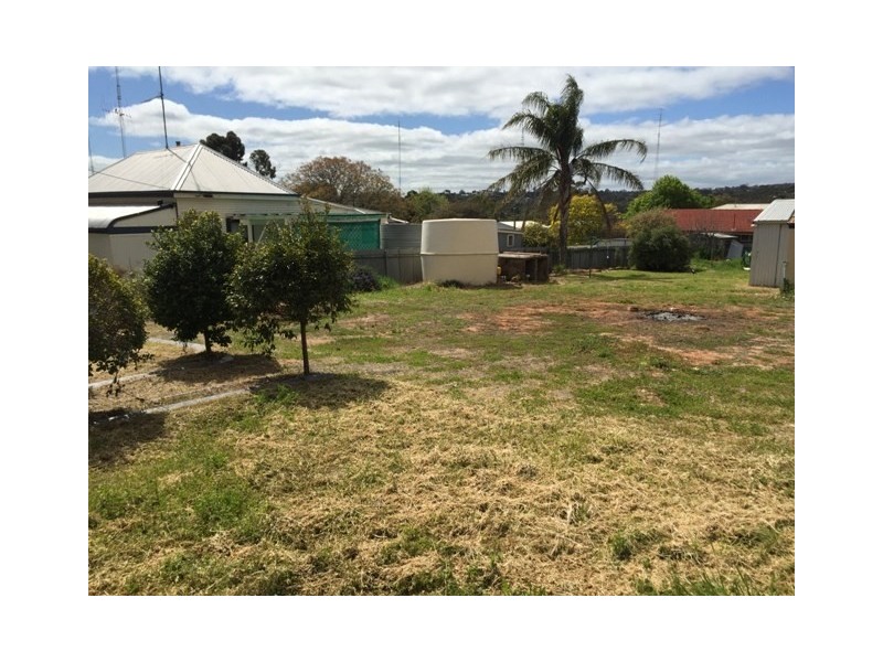 12 West Terrace, Clare SA 5453