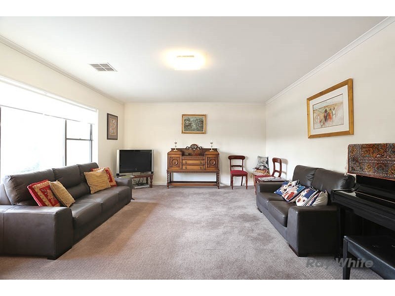 9 Wright Place, Clare SA 5453