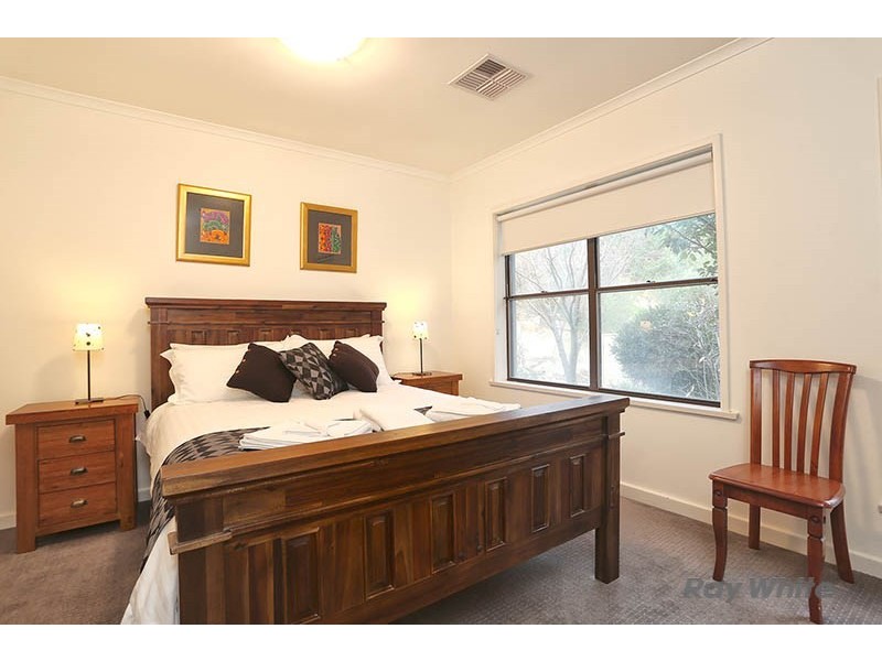 9 Wright Place, Clare SA 5453