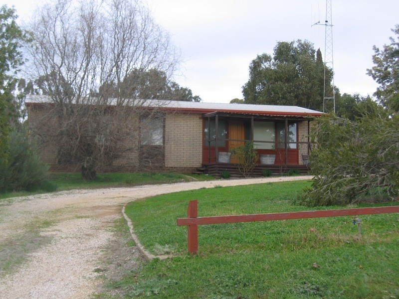 6 William Street, Clare SA 5453