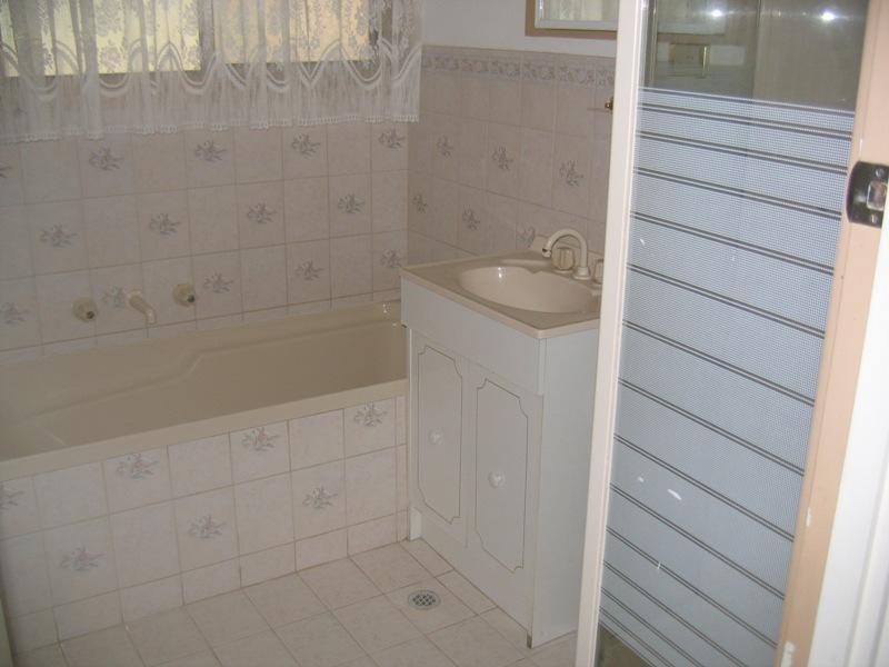 6 William Street, Clare SA 5453