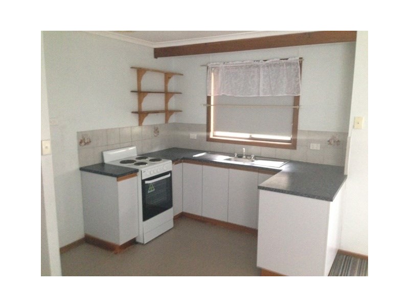 2/5 Charles Street, Clare SA 5453