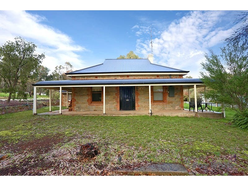 18 Wendouree Road, Clare SA 5453