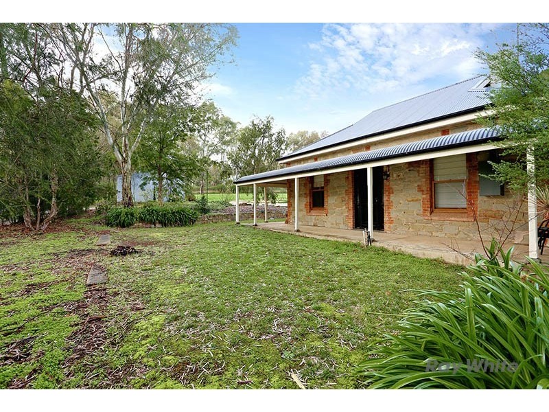 18 Wendouree Road, Clare SA 5453