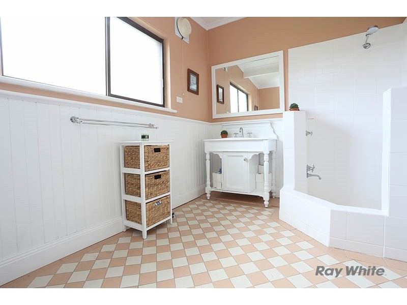 18 Wendouree Road, Clare SA 5453