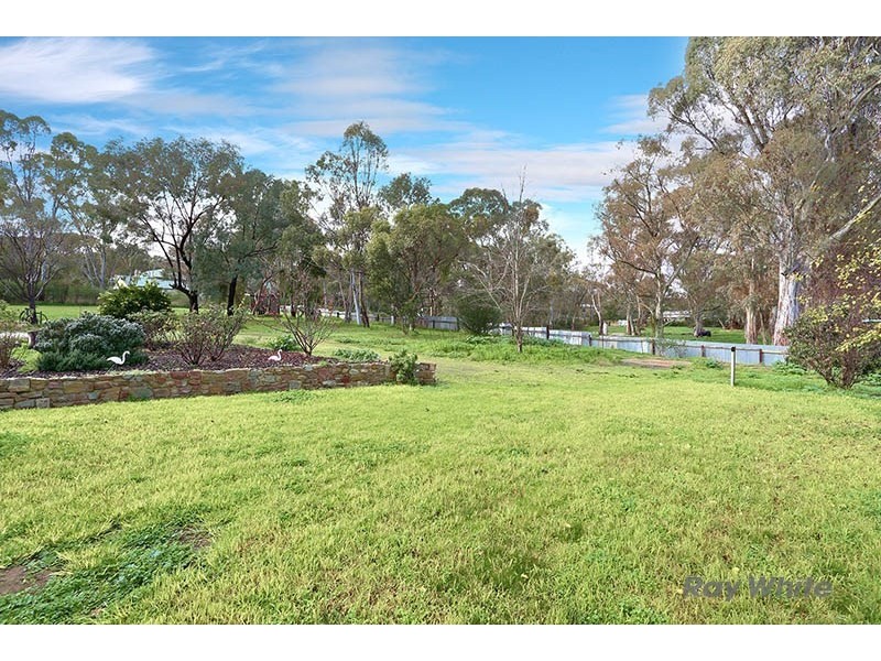 18 Wendouree Road, Clare SA 5453