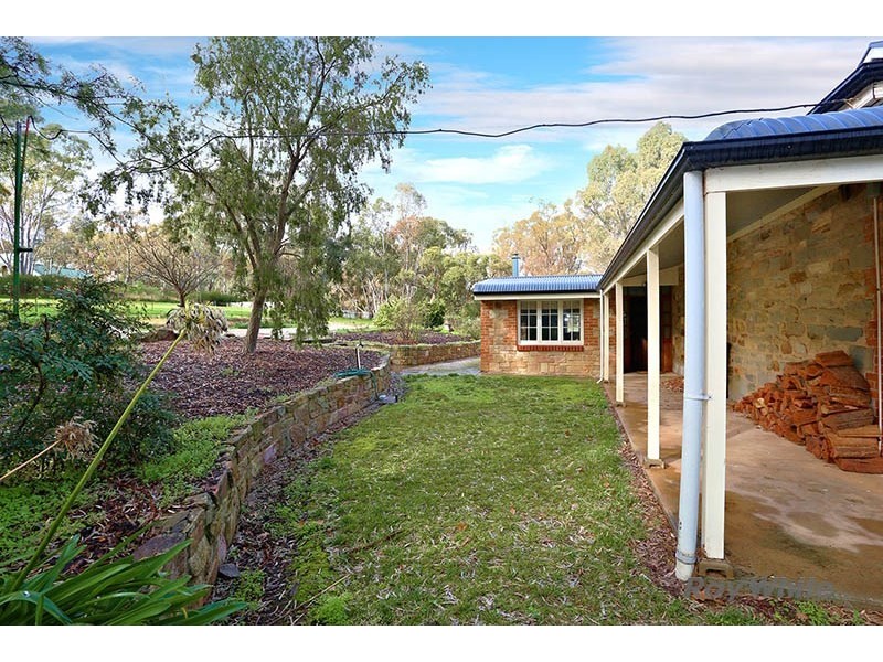 18 Wendouree Road, Clare SA 5453
