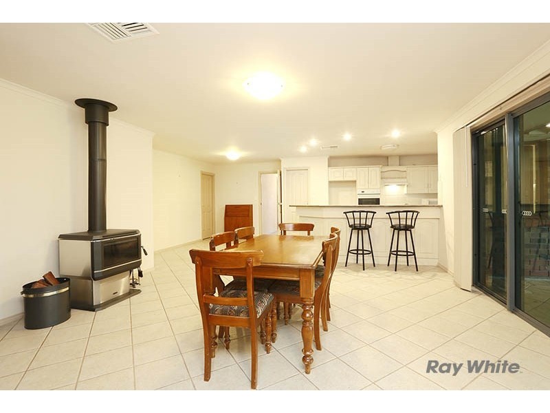 24 Jarman Crescent, Clare SA 5453