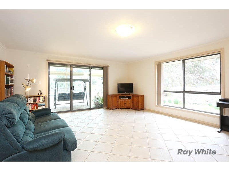 24 Jarman Crescent, Clare SA 5453