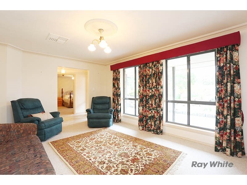 24 Jarman Crescent, Clare SA 5453