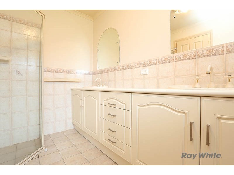 24 Jarman Crescent, Clare SA 5453