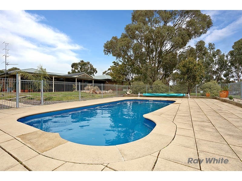 24 Jarman Crescent, Clare SA 5453