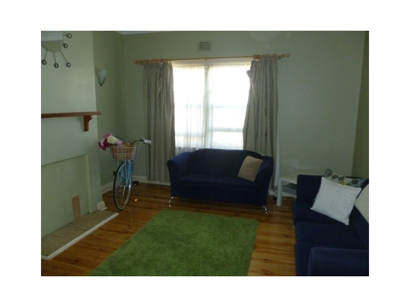 12 Powell Place, Clare SA 5453
