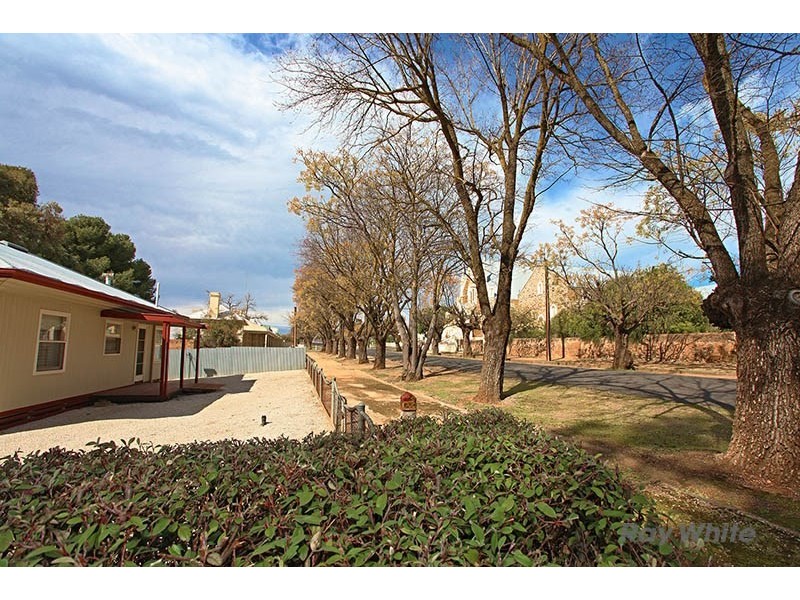 17 Chapel Street, Burra SA 5417