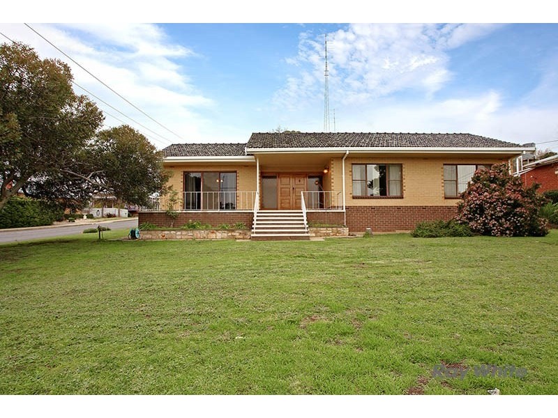 36 Victoria Road, Clare SA 5453