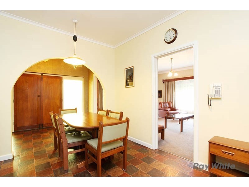 36 Victoria Road, Clare SA 5453
